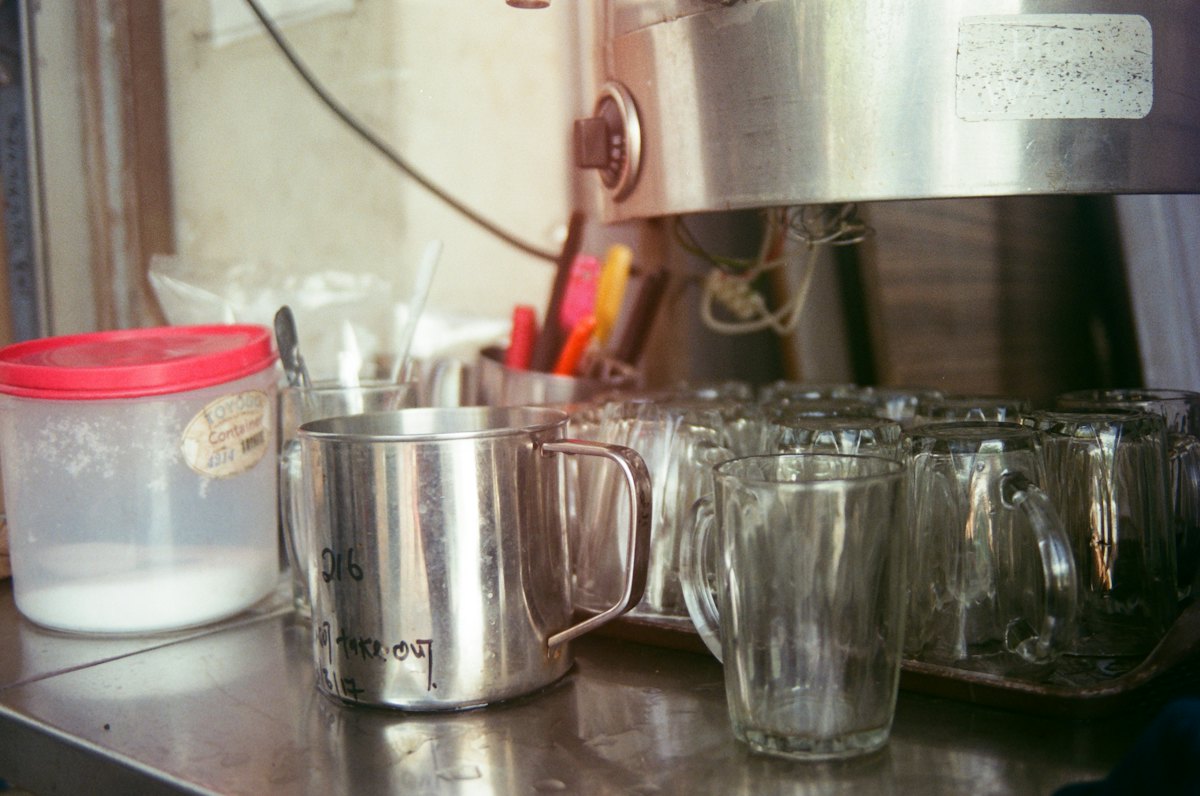 Cups and kettles lined up on the kopitiam drinks counter